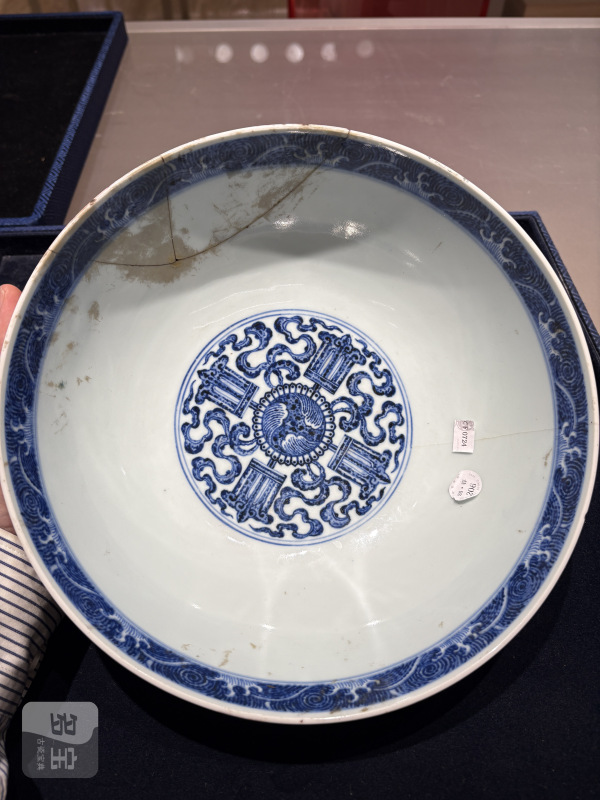 清乾隆 青花缠枝花卉纹大碗 - 图5